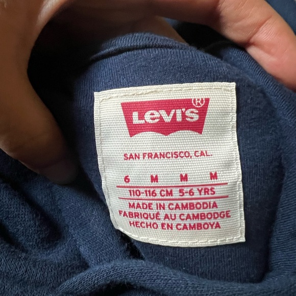 Selling gently used boy’s hoodie size 6. - Picture 4 of 4